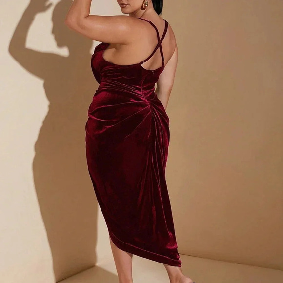 Burgundy Party Women's Plus Size Slit Maxi Velvet Spaghetti Strap Dress - Picture 2 of 6